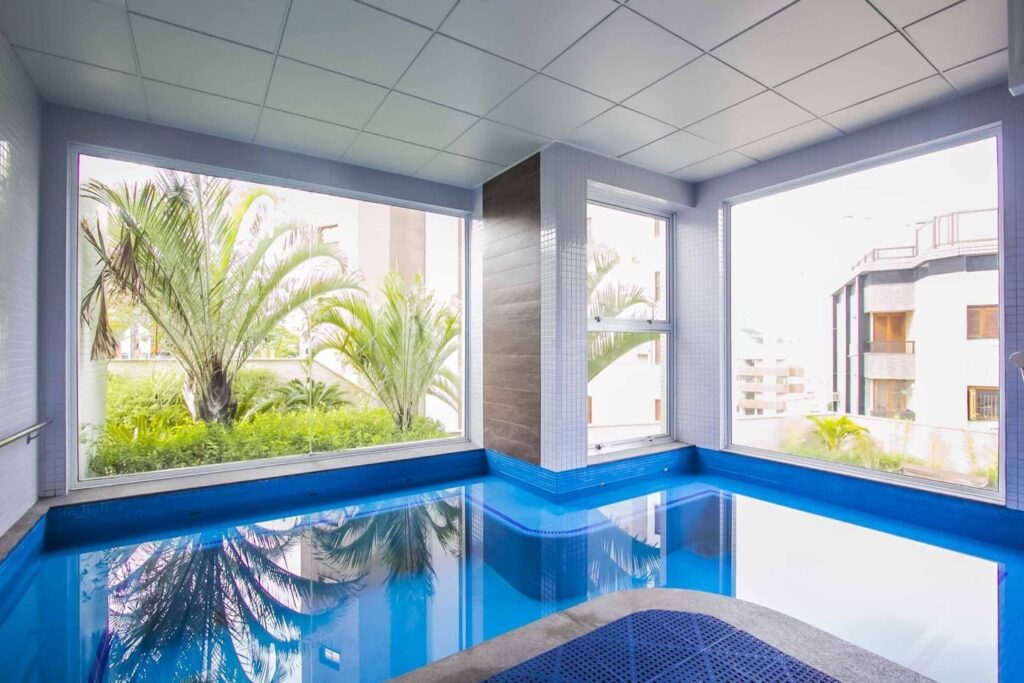cadoro bela vista - piscina interna do condomínio